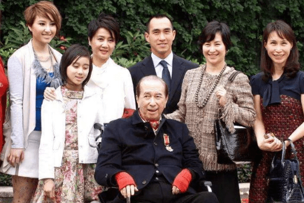 何鸿燊梁安琪孩子 3985bfabc74e4ef08f28fd2d8e43f009.png