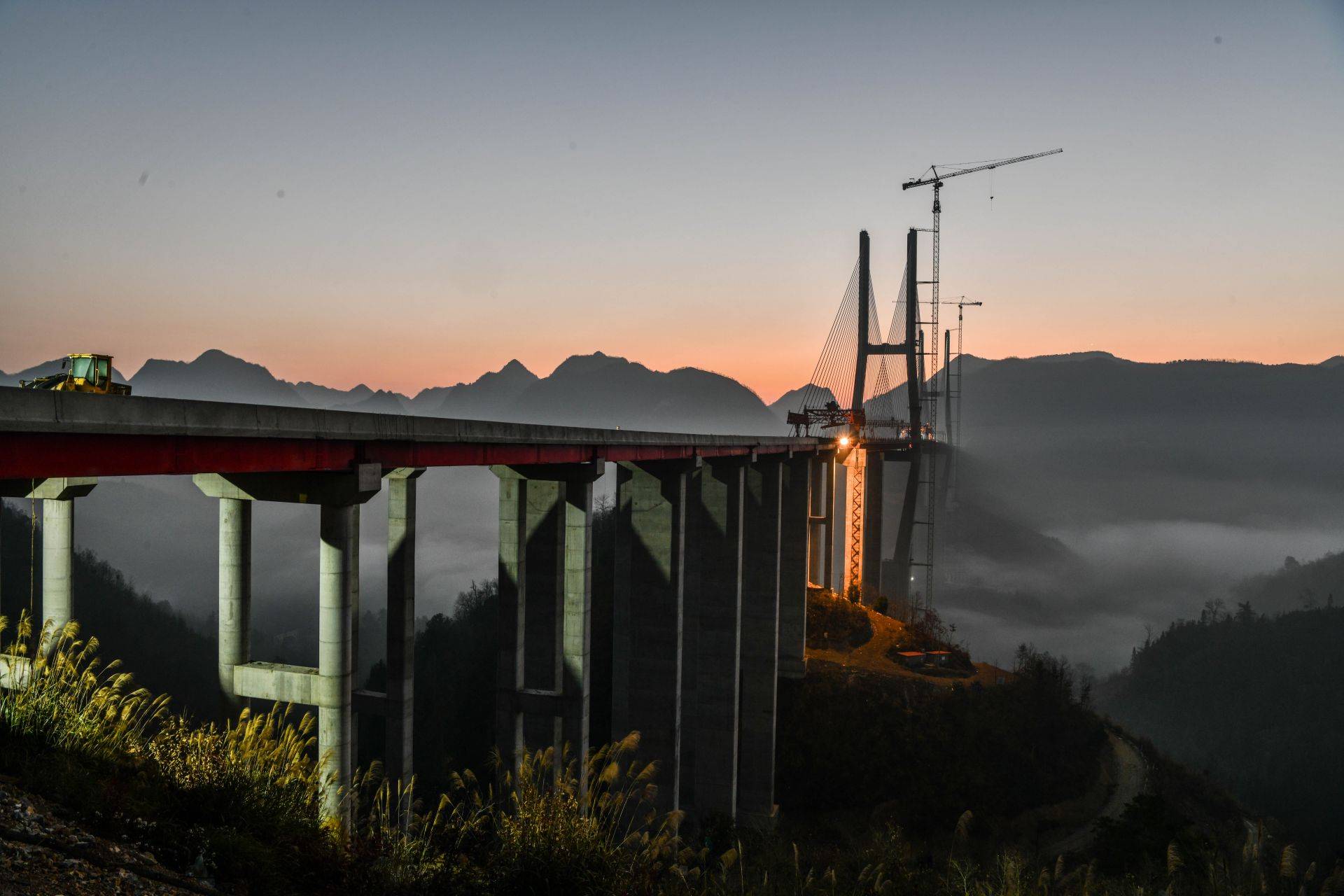 贵州都安高速云雾大桥成功合龙_高速公路