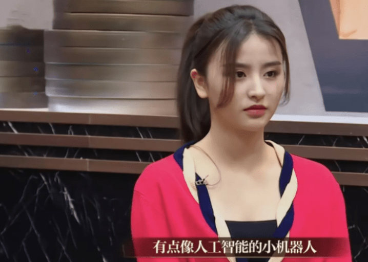 金子涵新广告身材似水桶 曾被批难当演员 如今爱豆也当不好 旗袍
