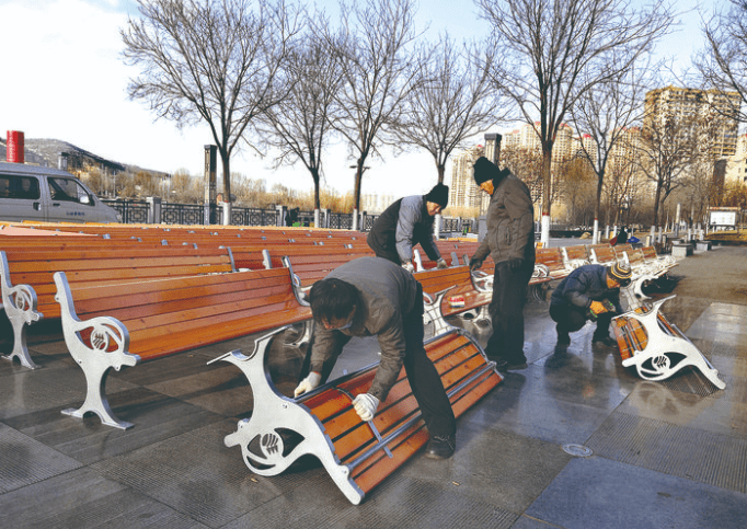 吕梁市区：加快完善配套设施 城市公园新增座椅供休憩