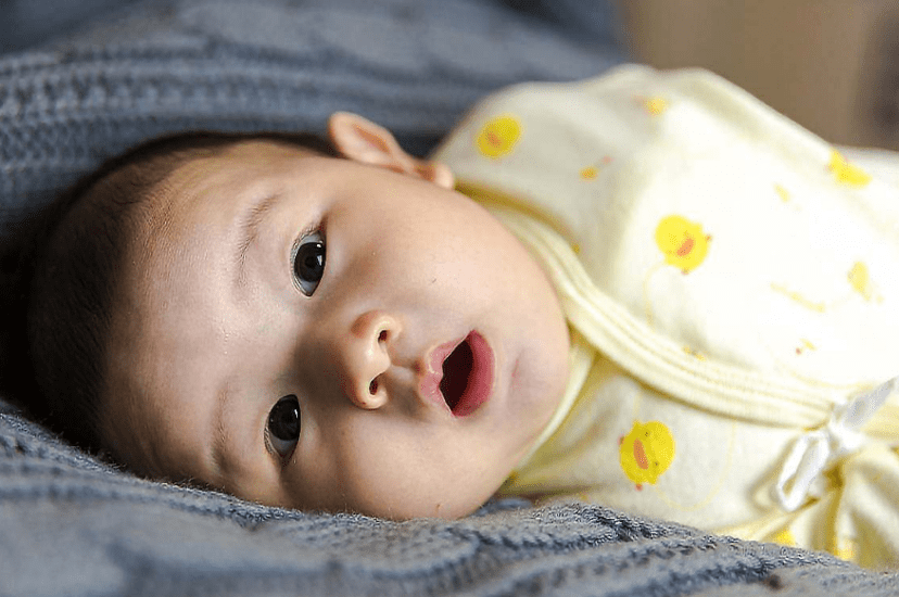 婴儿左右脸不对称怎么睡 3cfea2af586e45668e20a5aecb9a1c94.png