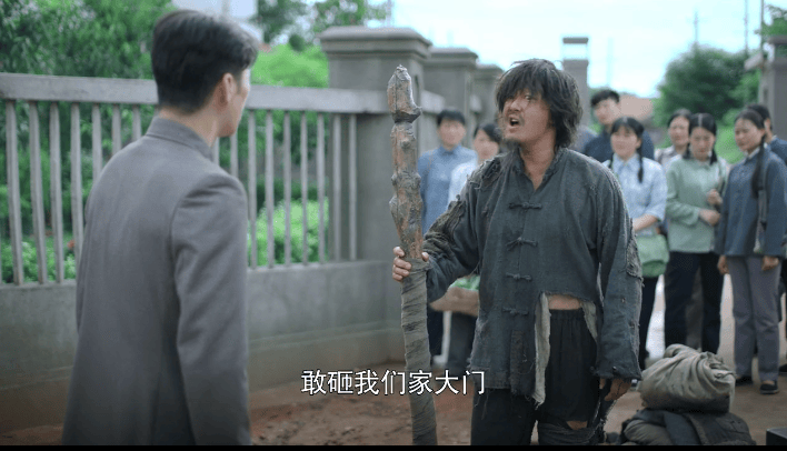 奔腾年代:周铁锤的出现,为剧情埋伏笔,细节显示曼宁最终嫁给他