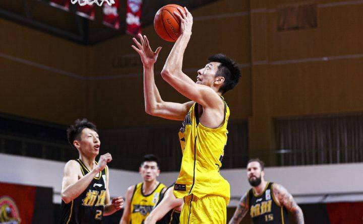 原创胡金秋2310浙江广厦一分惜败吉林九台农商队琼斯主导了比赛