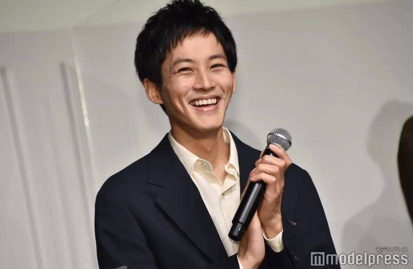 松坂桃李与户田惠梨香婚后首次亮相 结婚细节令人感动 工作