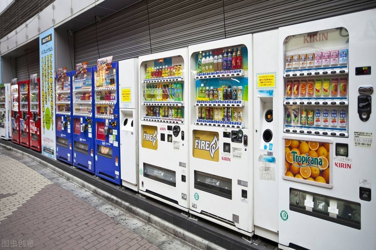 桌面售货机亮相,相较于传统售货机有何区别?选哪种设备更好?