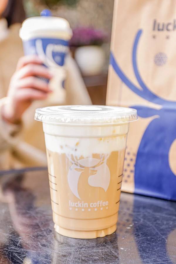 瑞幸新鸳鸯红茶拿铁:香浓咖啡 现泡红茶组cp,更有香醇厚乳注入