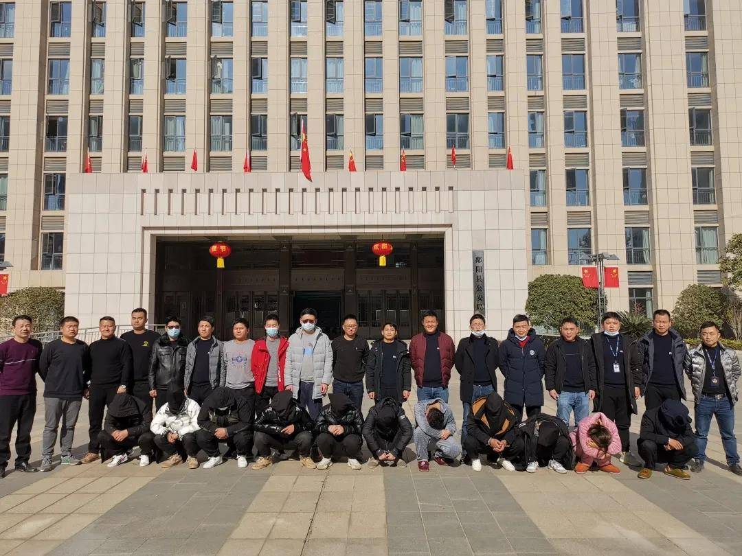 鄱阳两个犯罪团伙被打掉抓捕现场曝光