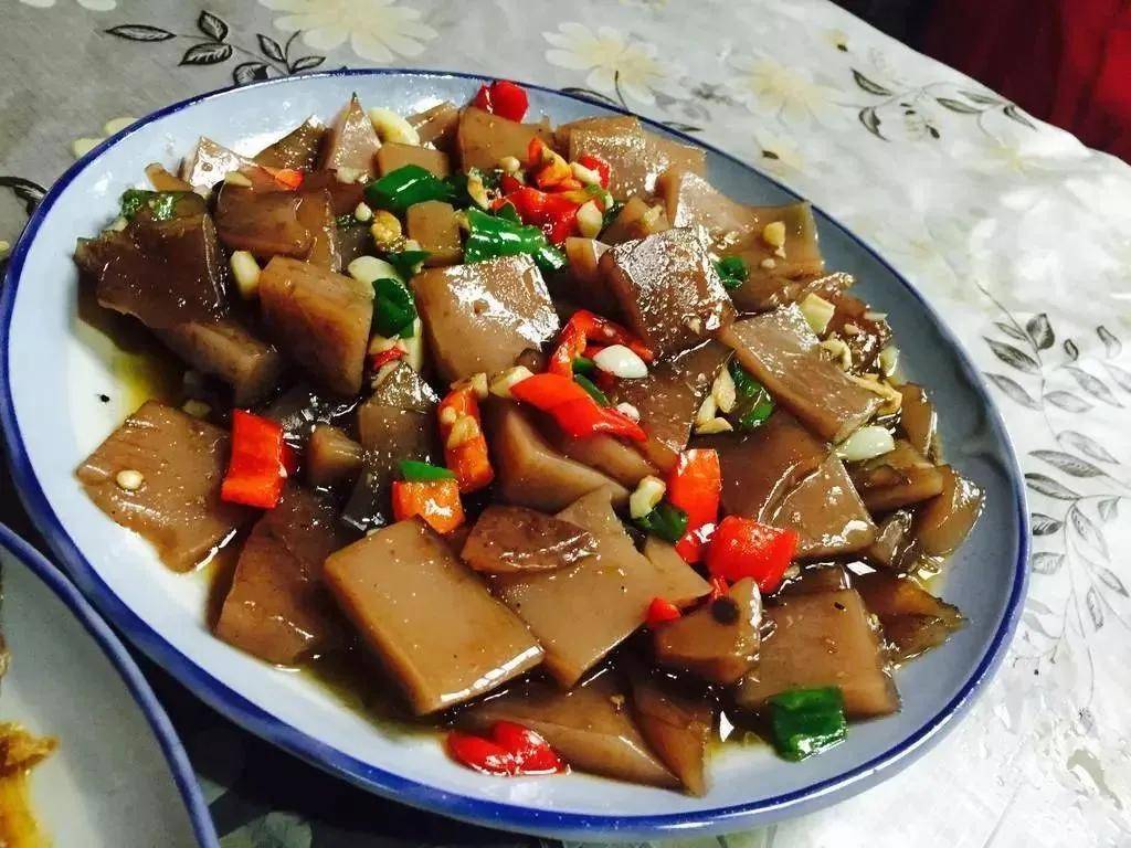 苦槠豆腐来自苦槠子,是一道纯野生,原生态加工的绿色食品(图源:廖游