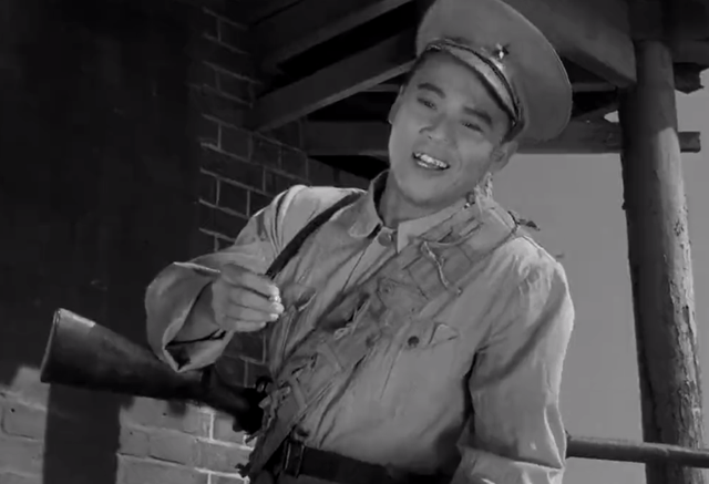 除了《英雄儿女》之外,沈大成还曾参演过《三进山城》,《路考》等电影