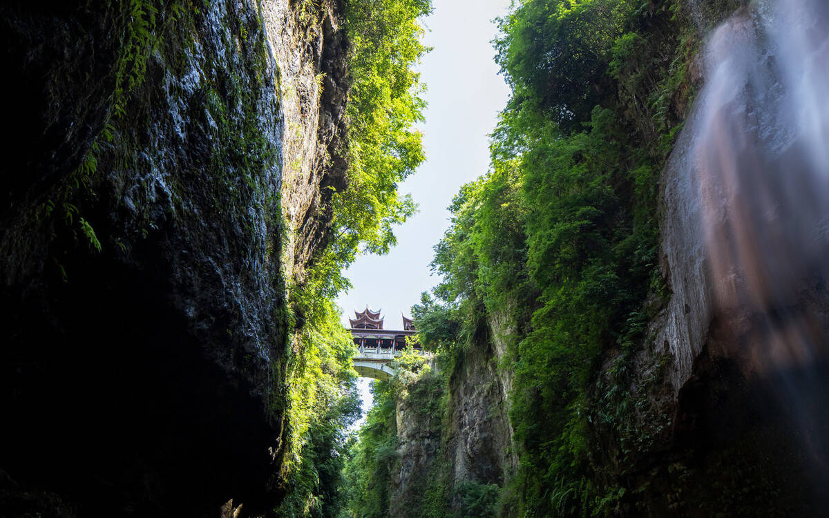 重庆VS湖北，湖北景点川渝化？是悲是喜？网友：这地方重庆的？