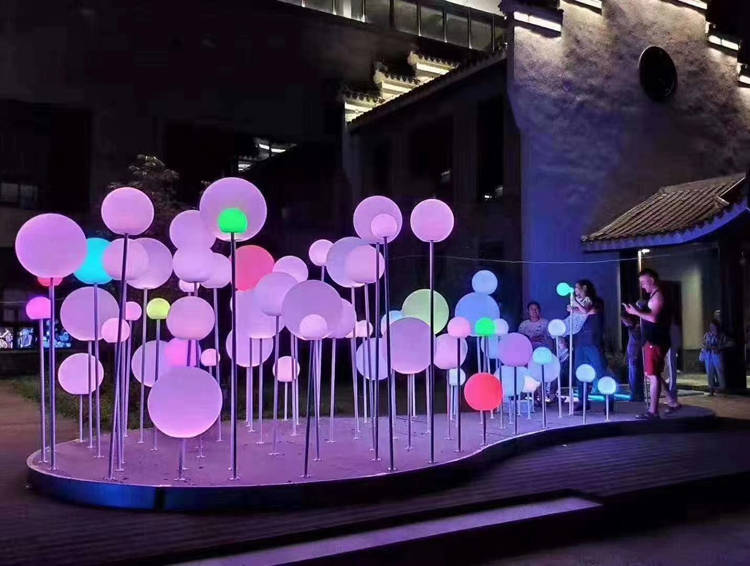 夜经济下创意出彩的互动灯光装置必不可少
