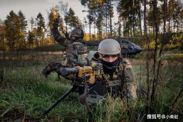 啥叫精锐啊?德国伞兵实战演习,装备水平对标特种部队