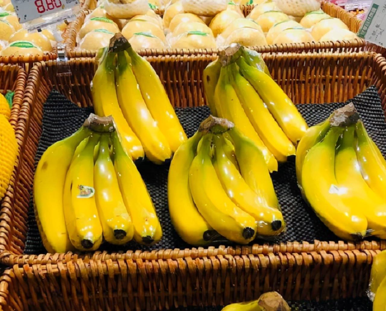 过年买香蕉,打激素的不能要!果农:牢记3点,买到优质香蕉_表皮