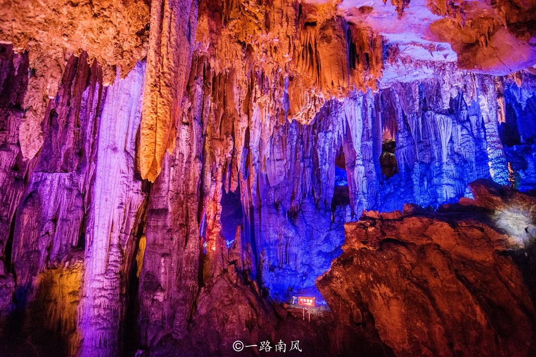 广西贺州紫云仙境，冬天洞口会喷出暖气，景色千奇百怪引人入胜