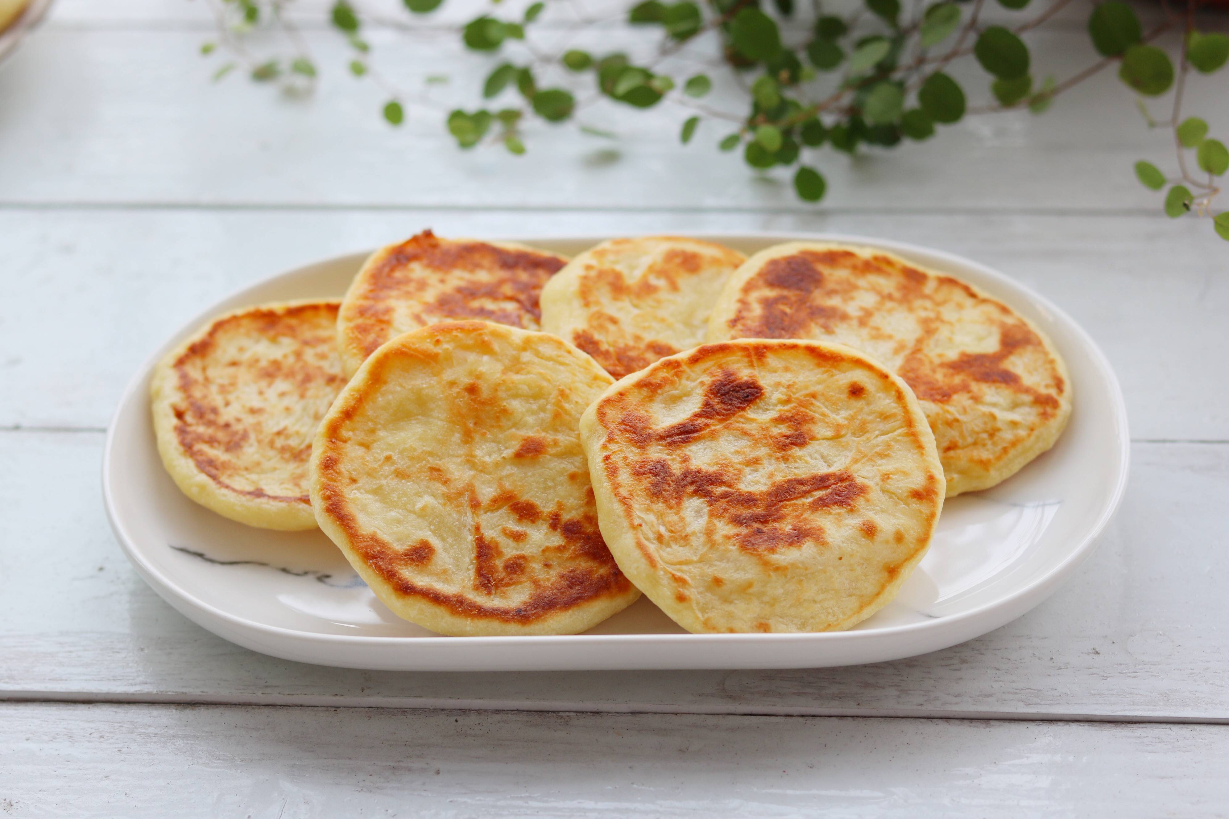 手把手教你做土豆蛋饼,不用擦丝不加水,松软喷香,女儿1周吃3次-搜狐