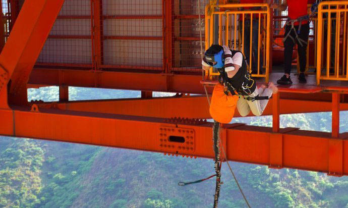 贵州也可以玩蹦极和低空跳伞，这个你知道吗？