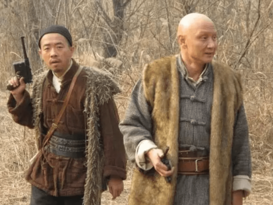 他因为生病没有头发和眉毛,演反派角色成老戏骨,在家是好丈夫_杜玉明