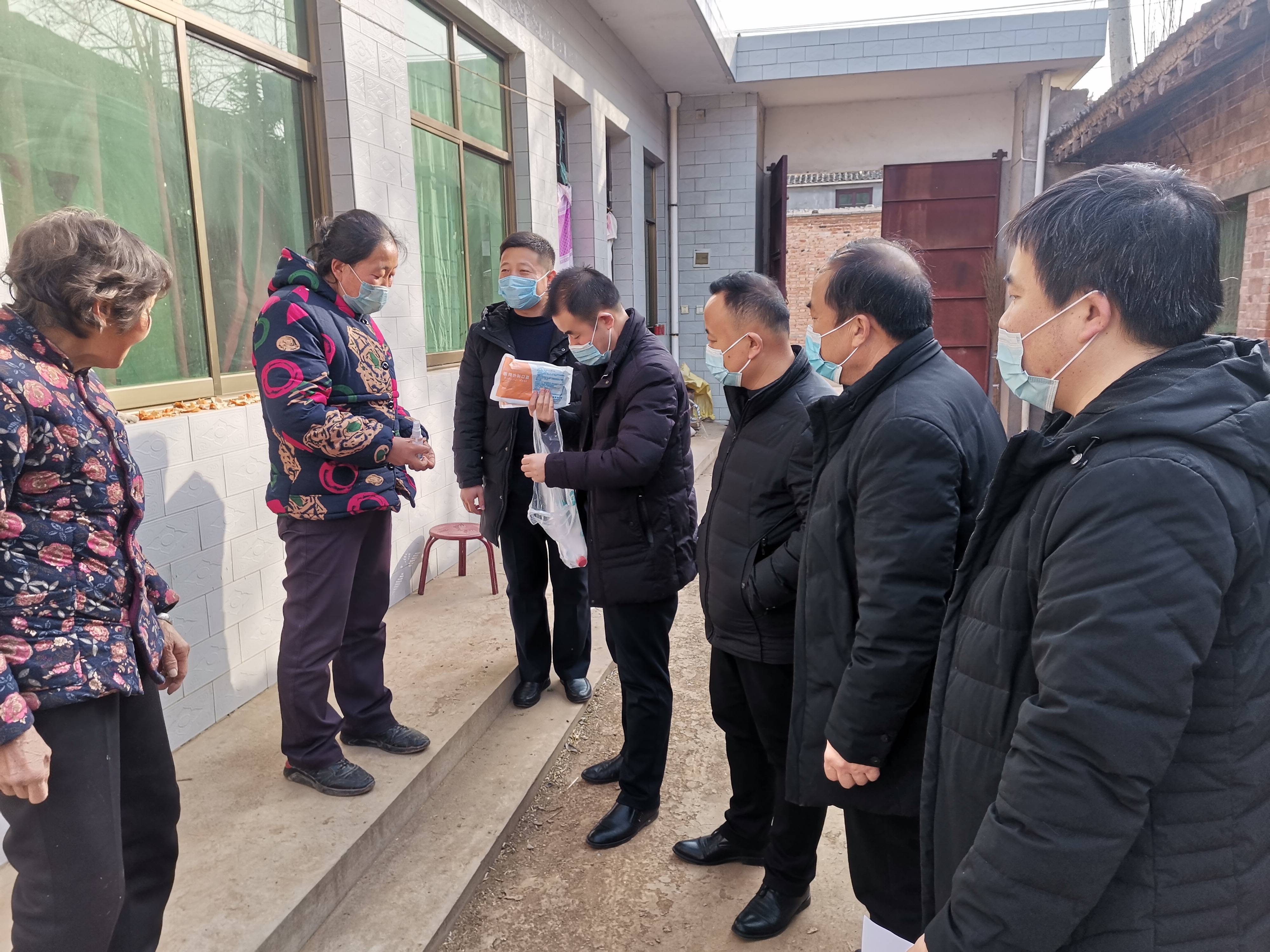 凤翔县柳林镇屯头村开展"牢记嘱托 感恩奋进 脱贫攻坚回村回访"活动