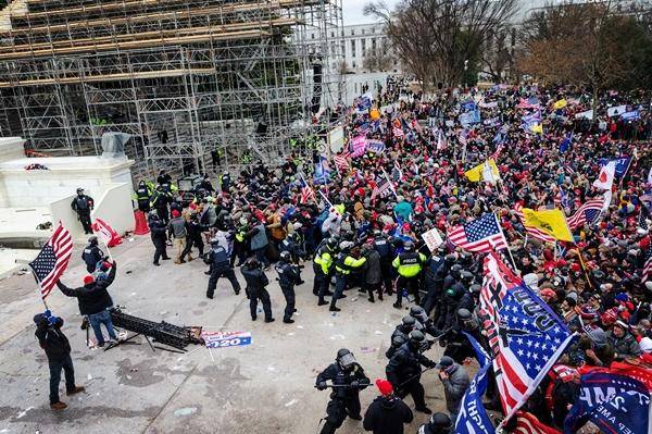 尤其是冲击国会事件,看起来似乎不是大事,但实际上很不简单,这场行动