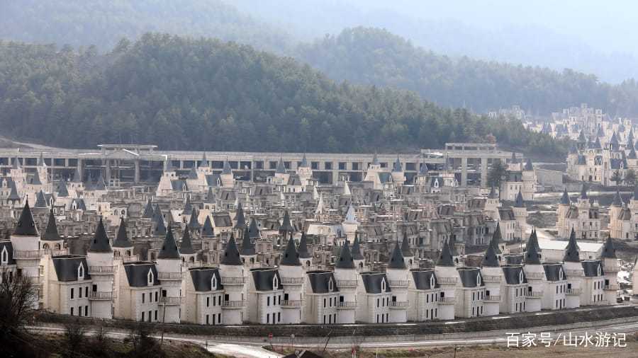 暴殄天物：2亿美元的别墅没人住，变成了空灵而废弃的鬼城