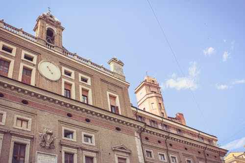 润科生物IPO：利润靠子公司输血 毛利率高同