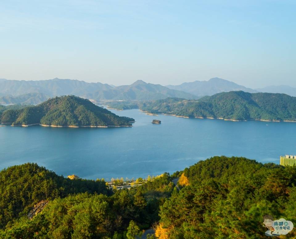 千岛湖的一级景点，与梅花有极深的渊源，是登高观湖揽胜的最佳处