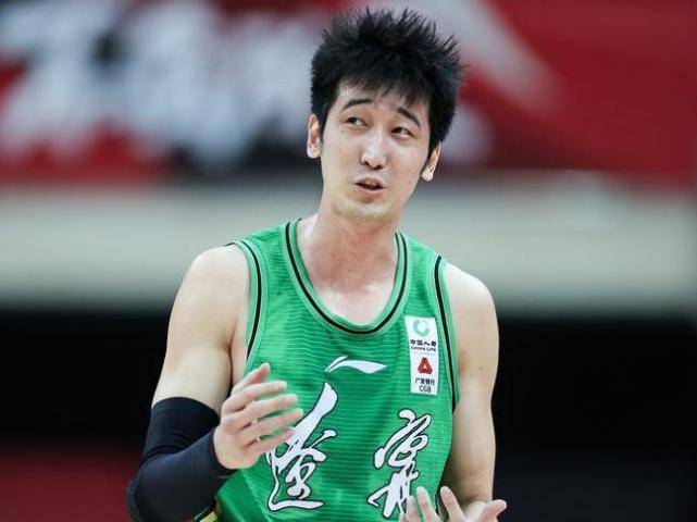 给人的感觉是不敢出手,所以有球迷调侃他是"刘不投",之前主教练杨鸣在