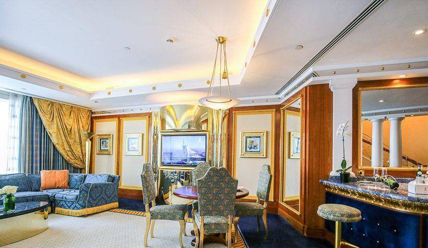 迪拜帆船酒店｜超奢华七星级Burj Al Arab住宿楼中楼房间大公开
