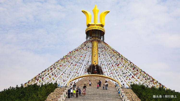 鄂尔多斯的伊克昭敖包，被誉为''中国第一敖包''，免费开放