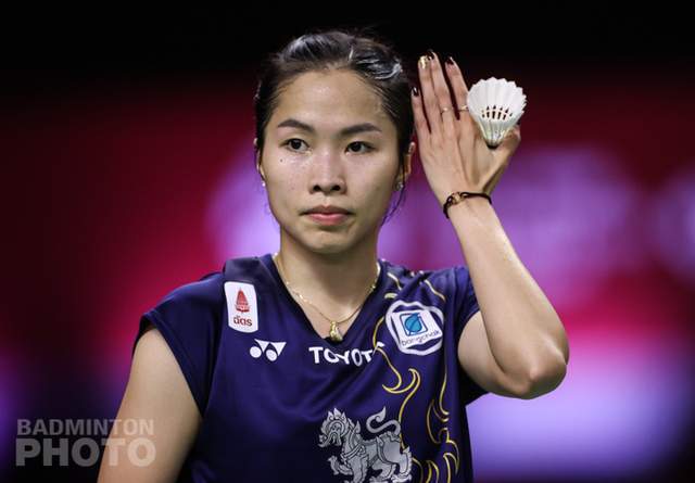 在戴资颖与因达农关于小组出线的关键战中,首局比赛,因达农以20-17