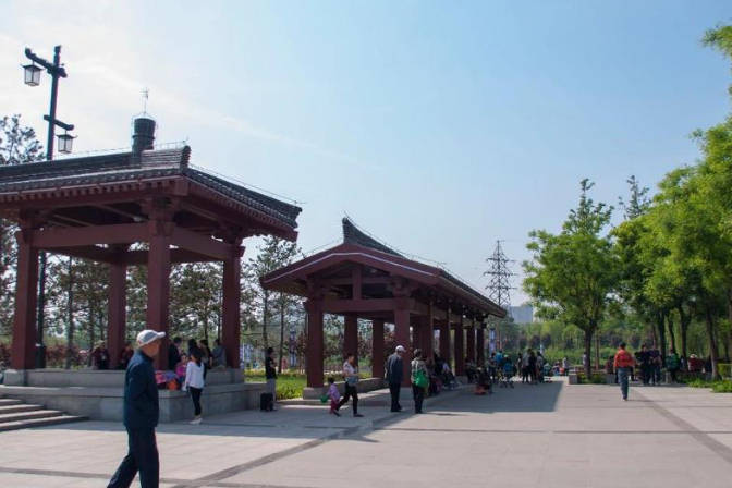 西安“巨无霸”公园，横跨西户铁路，展现“秦文化”免费开放