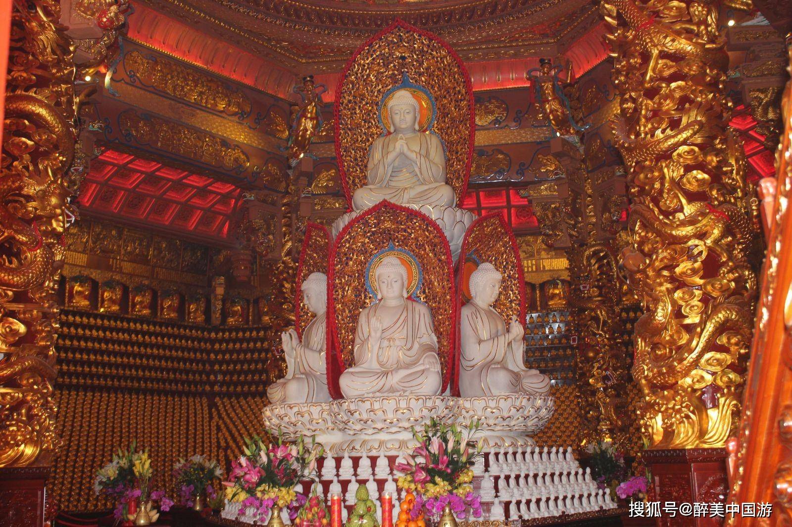 佛山宝林寺，始建于唐末五代，依山而建，规模宏伟，香火旺盛