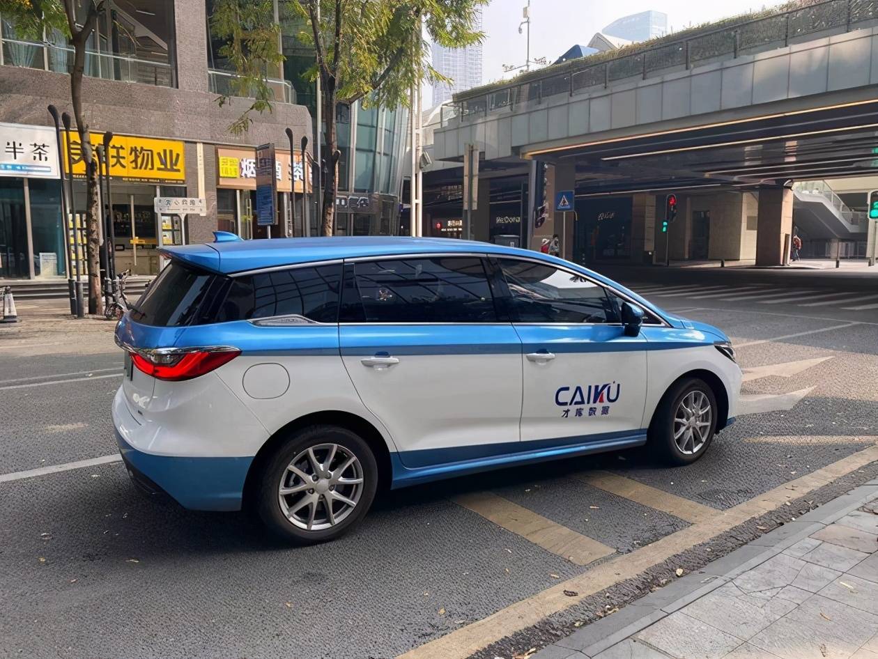 比亚迪e6搭刀片电池,续航或达500km_出租车