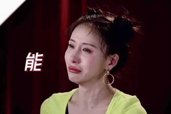 《浪姐2》:贾青考核现场当场下跪,训练太刻苦激动的哭了起来