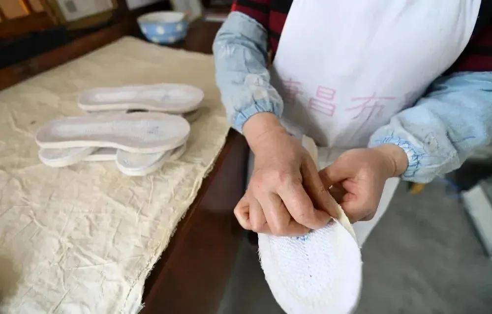 方志四川61非遗冠绝川西的老布鞋