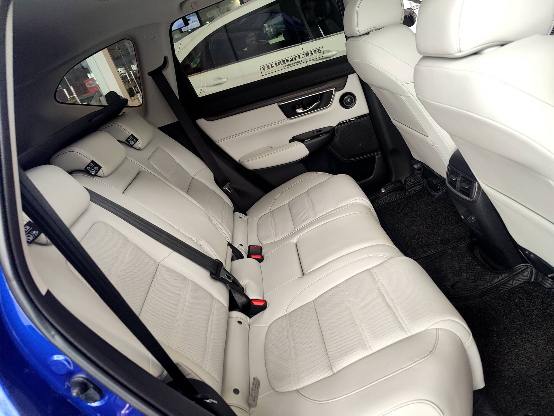 绿牌不限号 本田cr-v插混版到店实拍 后排空间是亮点