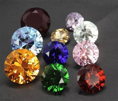 中国游客在比利时豪掷八十万买到“假钻”，玻璃真的可以做钻石？
