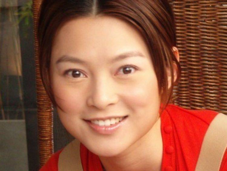 当红时却为爱隐退,如今40岁被宠成公主_欧倩怡