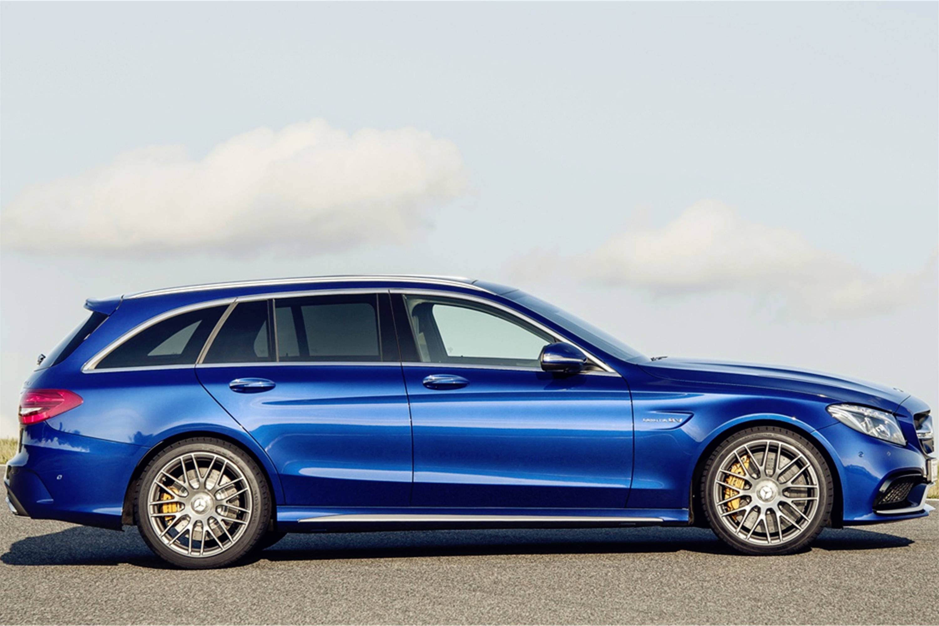 旅行车哪家强 62c6291c18ce480d8748a8b3f3b04085.jpeg