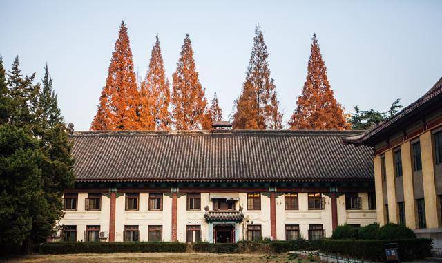 中国第一座女子大学，曾是曹雪芹家后宅，东方最美校园