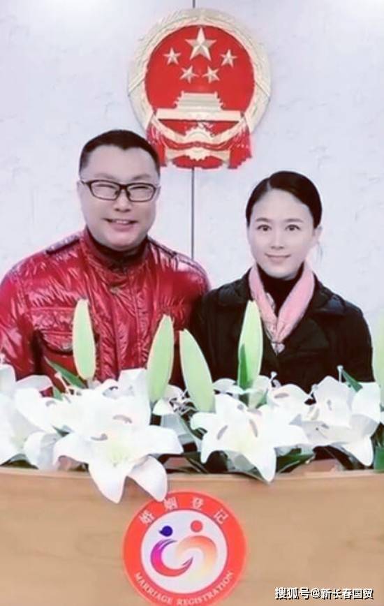 51岁歌手尹相杰领证结婚 妻子清纯甜美颜值不输女明星 于文华 51岁歌手尹相杰领证结婚 妻子清纯甜美颜值不输女明星 于文华