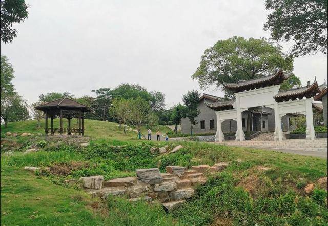 武汉最低调的公园，古色古香韵味十足，被誉为小江南