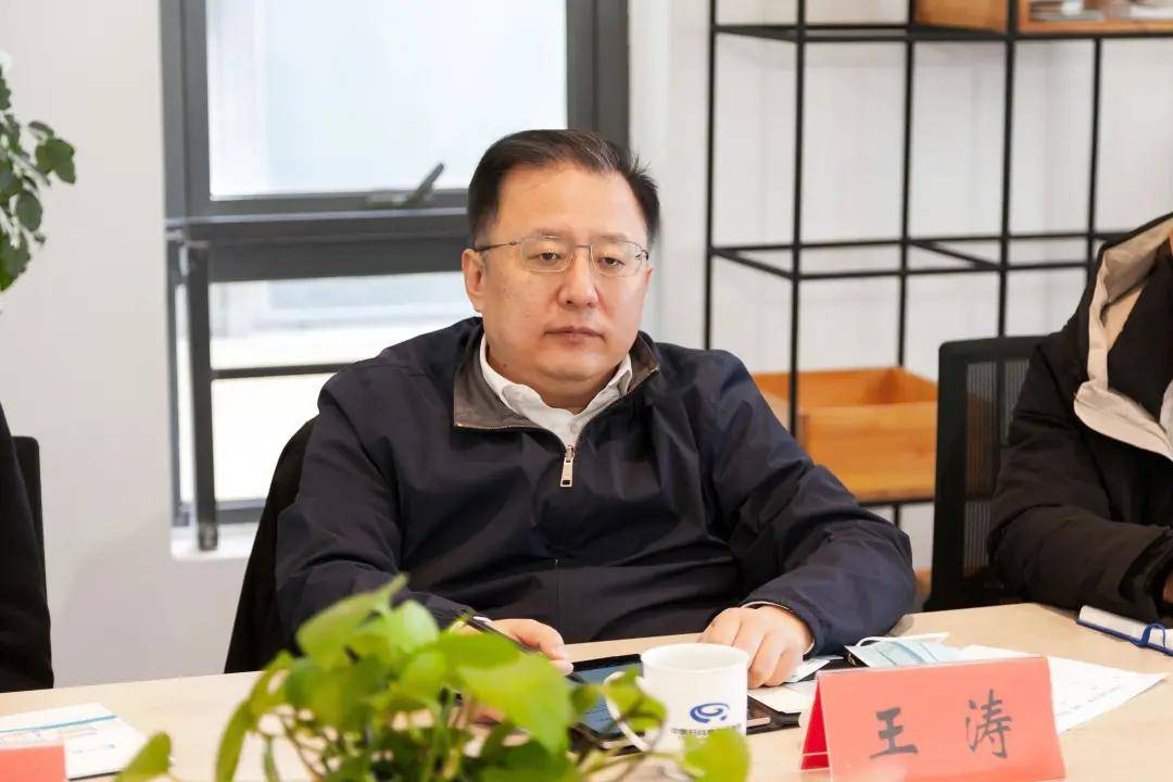 嘉兴市委副书记王涛莅临宜葆,对企业创新,服务精神给予充分肯定