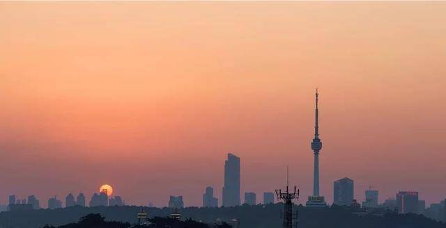 武汉最可惜的地标建筑，被称为江城版东方明珠，今暂停开放