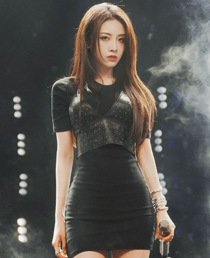 当时喻言这一张图也直接出圈了,很潇洒也很干练