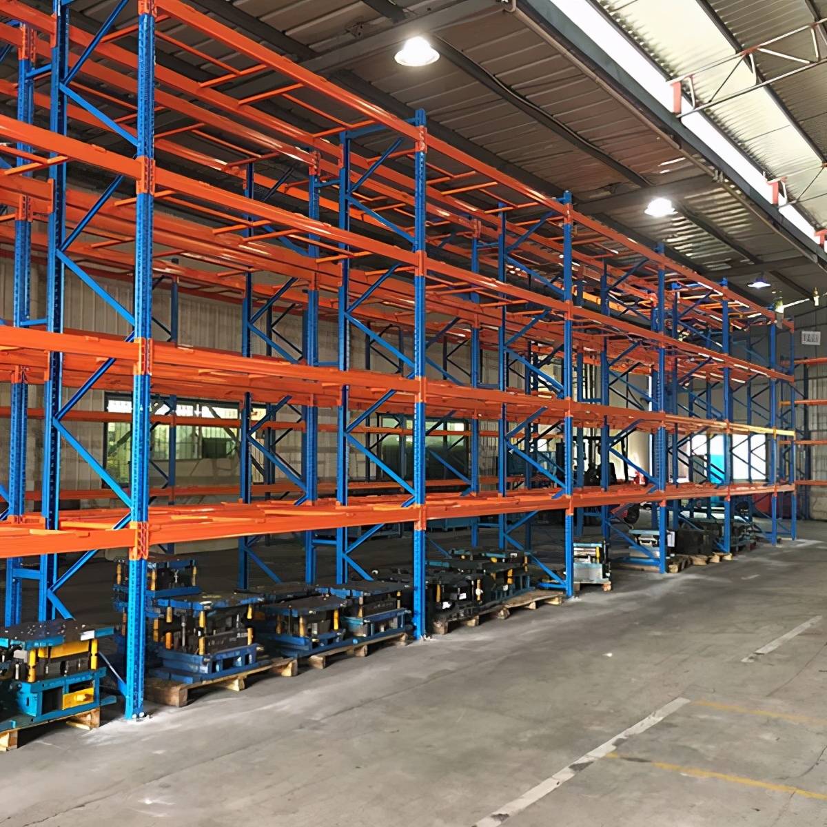 仓库存储货物需要用到仓储货架,危化品仓库亦如此,那危化品库房是否能