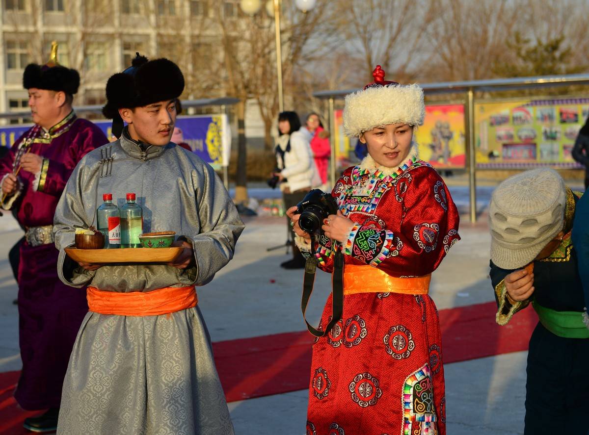 蒙古族过春节都有什么习俗?