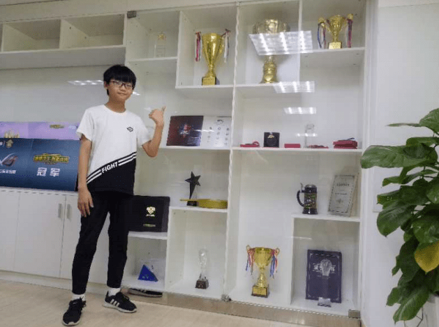 职业化|先有教育再是电竞，我们和这家“劝退”机构的创始人聊了聊