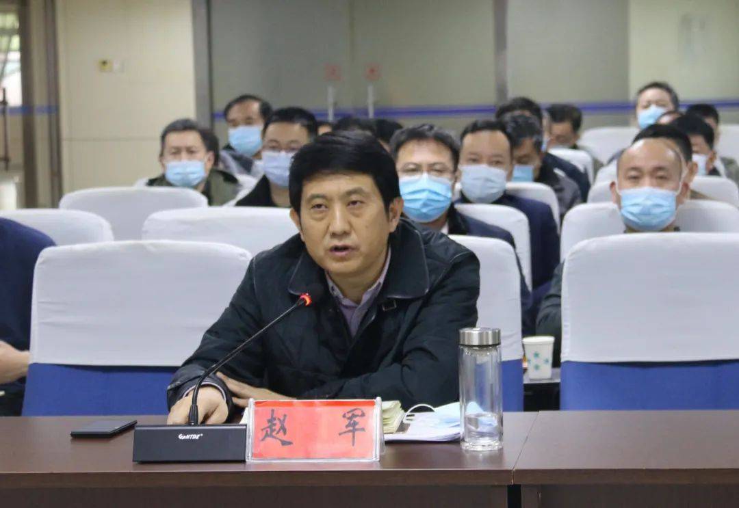 会议由副局长赵世忠主持,副局长万进儒对相关工作进行重点强调,局党组