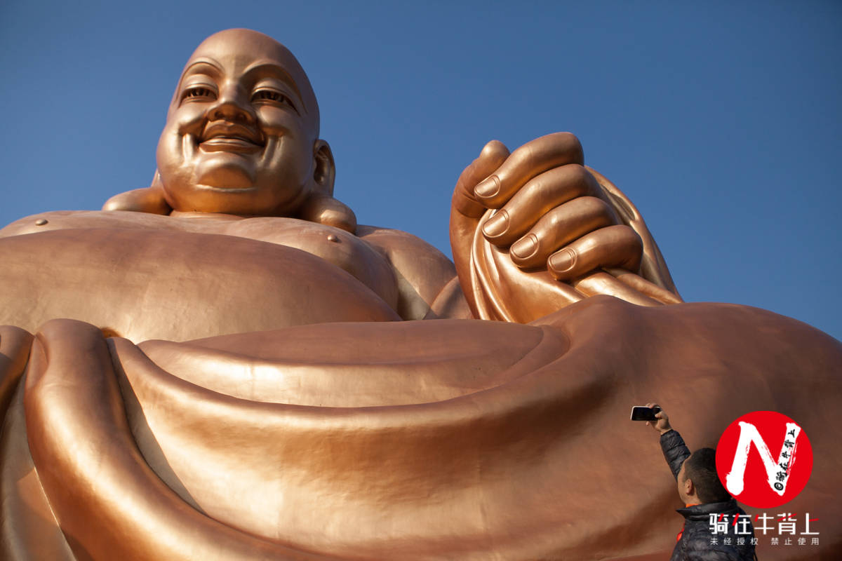 中国佛教五大名山之一：宁波雪窦山，露天弥勒佛铜像高33米